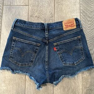 Size 29 Levi shorts